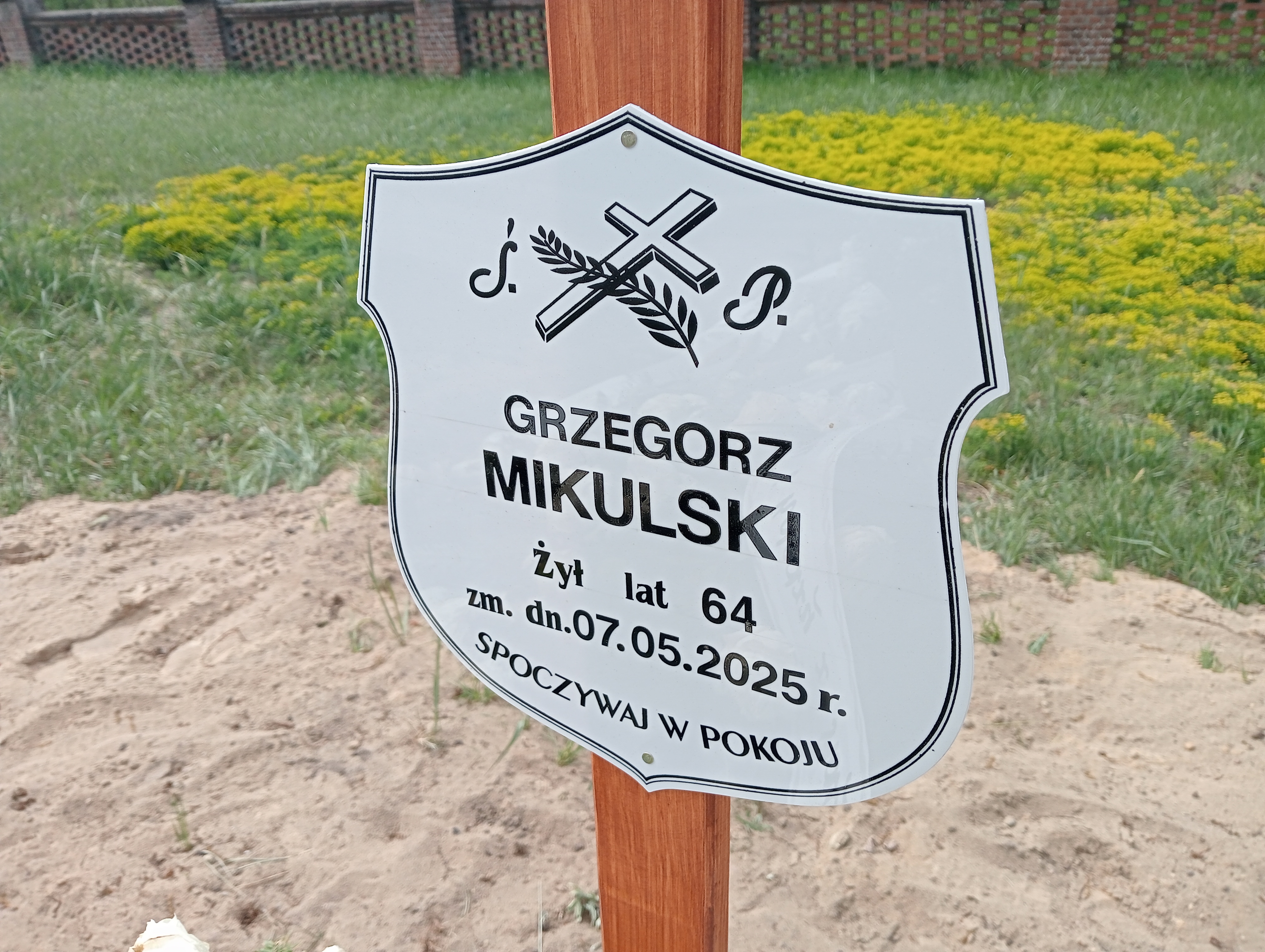 Grób Grzegorz Mikulski
